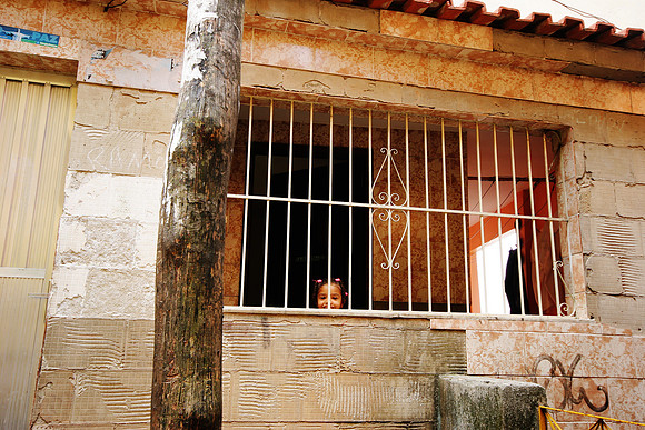 Playing Peek-a-Boo in the Rocinha Favela